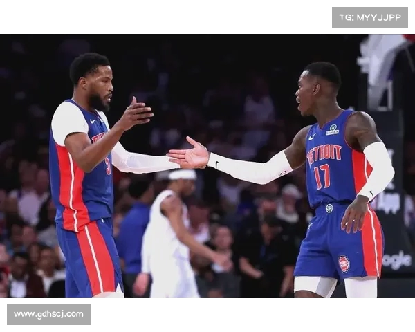NBA自由球员市场风云变幻 多支球队争夺顶级球员引发激烈竞争
