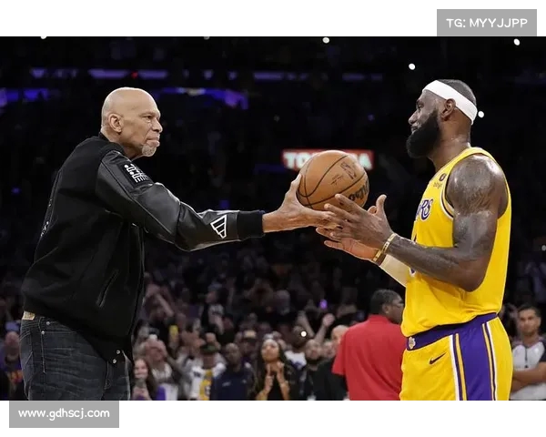 NBA巅峰对决再现荣耀时刻 球场之上谁能笑傲群雄争锋天下